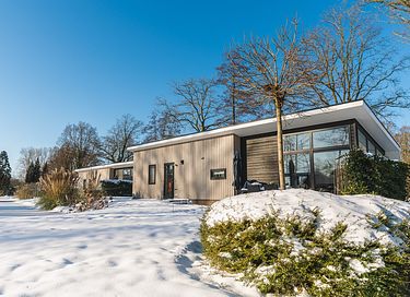 4-persoons lodge met een terras aan het water - 15