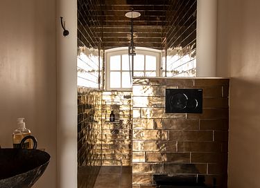 Beautifully renovated farmhouse with many luxuries - 31