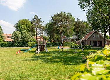Familiehuis (6p) aan een recreatieplas - 23