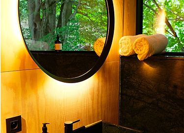 Baumhaus mit Sauna inmitten der Natur - 11