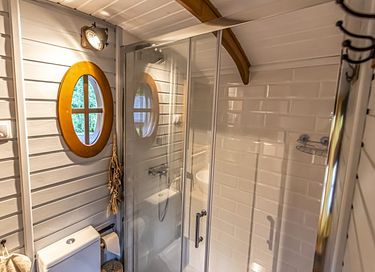 Unique circus wagon with jacuzzi and sauna - 13