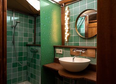Luxury glamping lodge at versatile campsite - 6