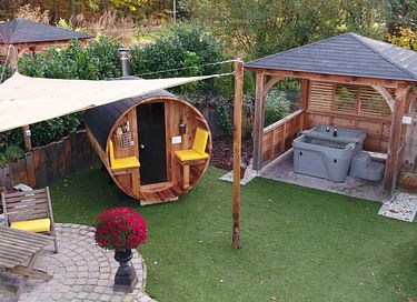 Unique circus wagon with jacuzzi and sauna - 4