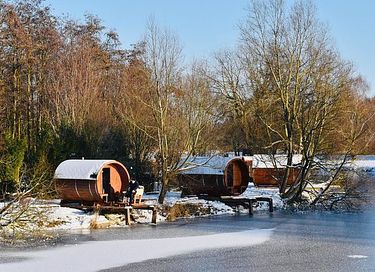 Uniek tiny house met hottub aan het water - 17