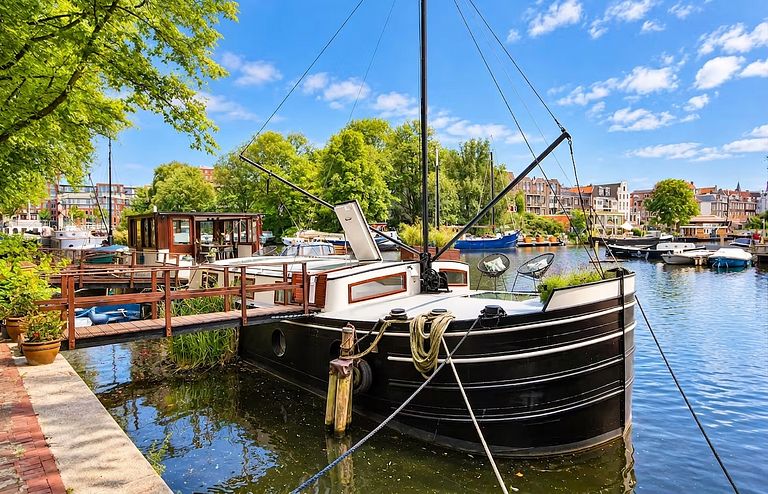 Ein verstecktes Hausboot im Herzen von Amsterdam - 1