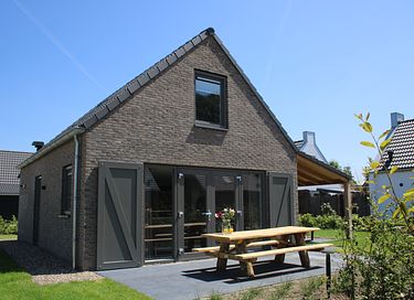 Modern holiday home near beach and sea