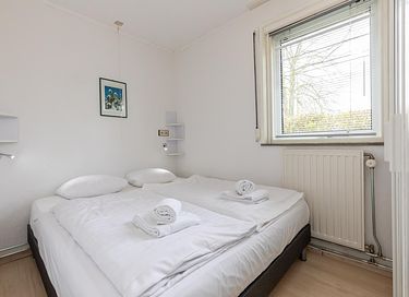 Vacation home near a large lake in Zeeland - 12
