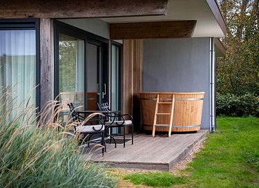 Luxe 2-persoon tuinsuite met hot tub
