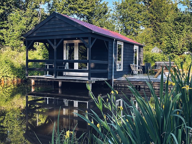 Maison de camping avec véranda sur l'eau - 1
