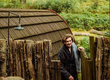 Gemütliche Hütte mit Außendusche im Wald - 8