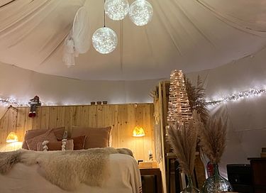 Slapen in een romantische tipi met hottub - 13