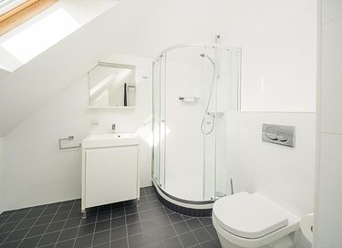 Maison moderne avec ponton au bord de l'eau - 15