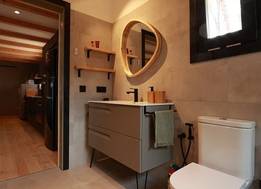 Natuurcabin aan kust Barcelona met zeezicht - 32