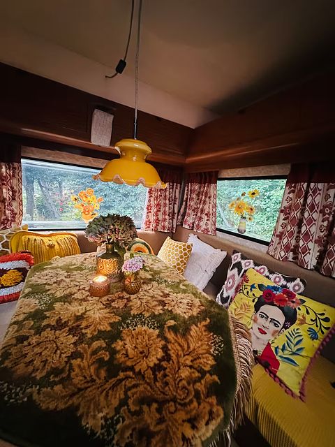 Retro B&B Caravan on a Small Island  - 5