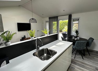 Leuke lodge met privé hottub in de natuur - 4
