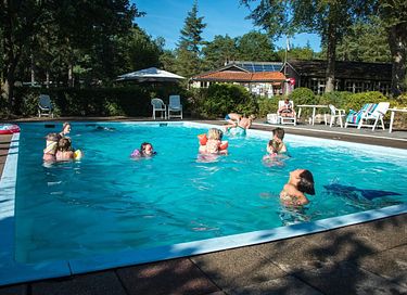 Wellness-Hütte mit Sauna und Whirlpool im Wald - 16