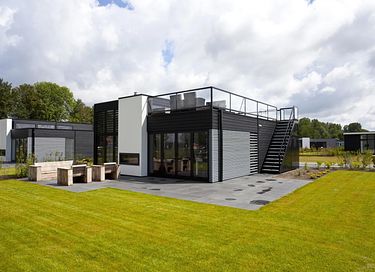 Maison design pour 6 personnes dans un parc accueillant