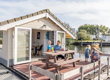 Wooden vacation home on the water - 2