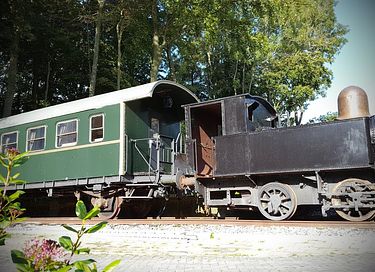 Sleep in an old-fashioned train carriage - 2