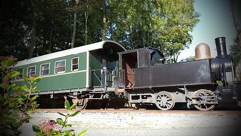 Sleep in an old-fashioned train carriage - 2