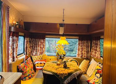 Retro B&B Caravan on a Small Island  - 4