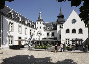 Staying the Night in an Old Castle Hotel - 5