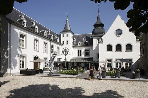Staying the Night in an Old Castle Hotel - 5