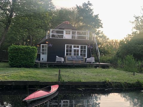 Vrijstaand huisje met eigen sloot - 2