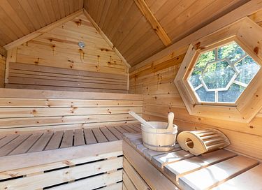 Kleurrijk tinyhouse met safari-slaaptent - 36