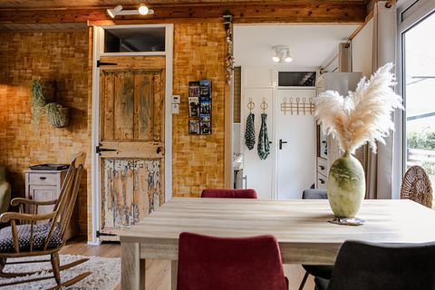Attractive cottage for 4 right by the water - 5