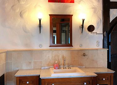 Bâtiment historique avec chambre à thème médiéval - 17
