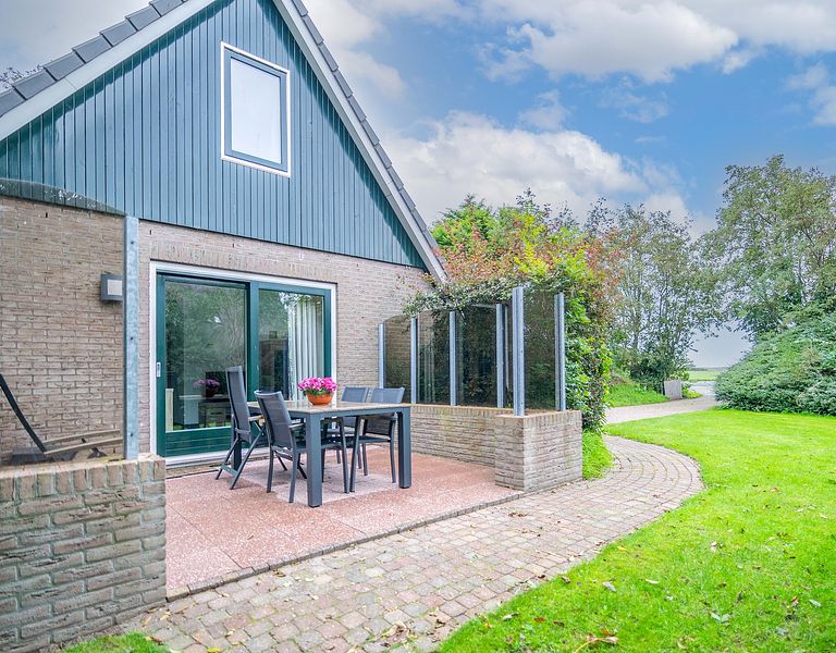 Detached bungalow near a nature reserve - 1