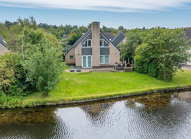Spacious and cozy holiday home on Texel