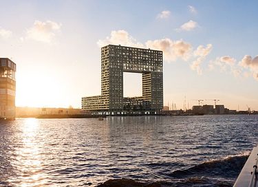 Luxury room in Amsterdam with view of the IJ - 2