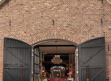 A Colorful Stay in a Historical Farmhouse - 2