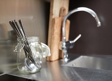 Huisje met design bad in oude buskruitfabriek - 10