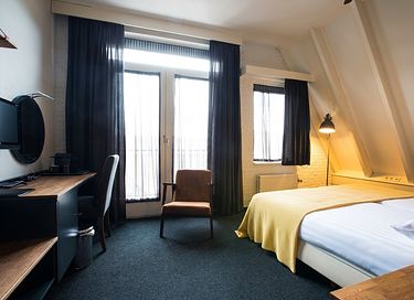 Hotel aan de gracht in historisch Dokkum - 15