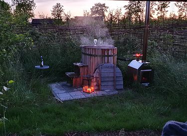 Glamping tent met hottub en prachtig uitzicht