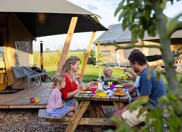 Glamping op akkerbouw en speelboerderij - 3