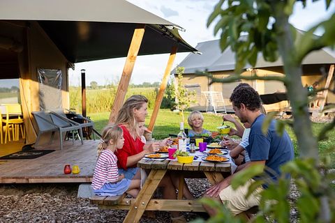 Glamping op akkerbouw en speelboerderij - 3