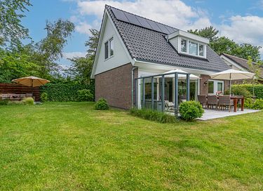 Vakantiehuis (6p) omringd door bos op Texel
