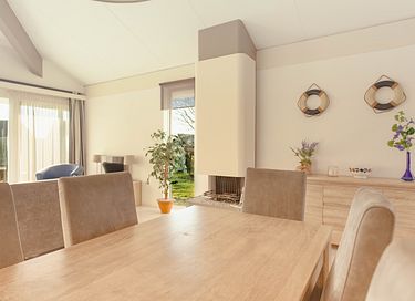 Detached waterfront bungalow - 12