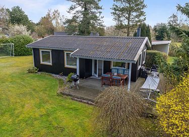 Vakantiehuis omringd door groen met tuin - 1