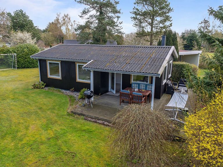 Vakantiehuis omringd door groen met tuin - 1