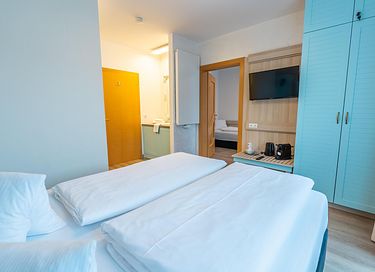 Chambre de luxe à 4 personnes dans un parc près d'un lac - 3