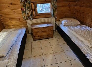 Cabane en rondins robuste (8 personnes) dans la forêt - 11