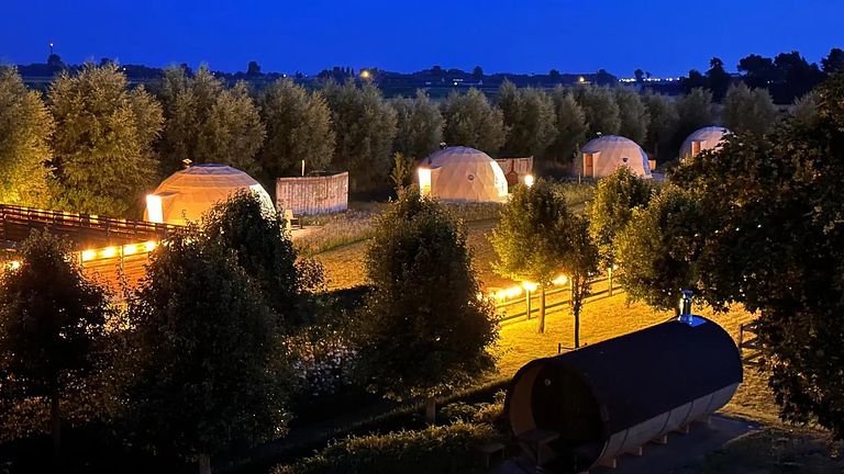 Romantische glamping Dome met privé hottub - 1