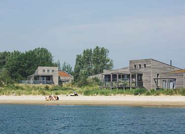 Strandvilla met eigen zwem- en aanlegsteiger - 14