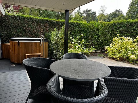 Leuke lodge met privé hottub in de natuur - 3