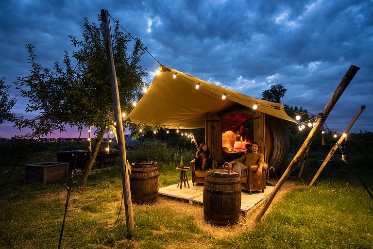Sleeping in a romantic wine barrel - 1